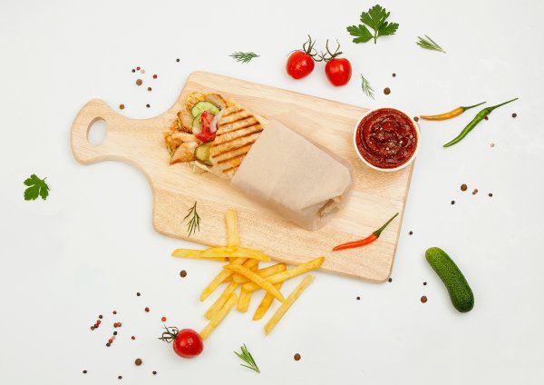 Шаурма на доске вид сверху