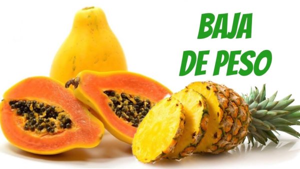 Папайя на ярком фоне