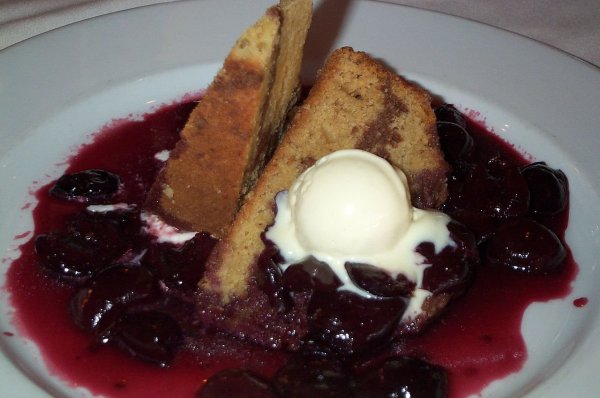 Мороженое с вишневым ликером