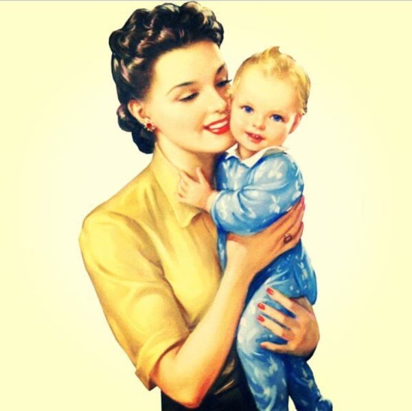 Мать с ребёнком на руках ретро
