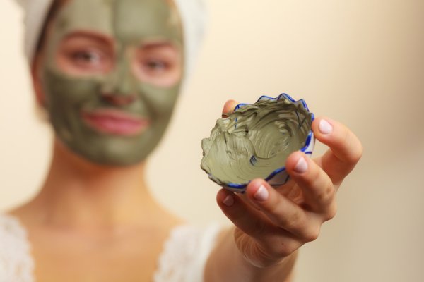 Маска из зеленой глины для лица