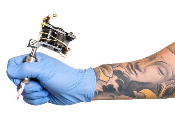 Аппарат бить татуировку