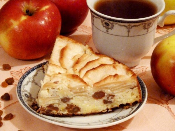 Творожная запеканка с яблоками в духовке