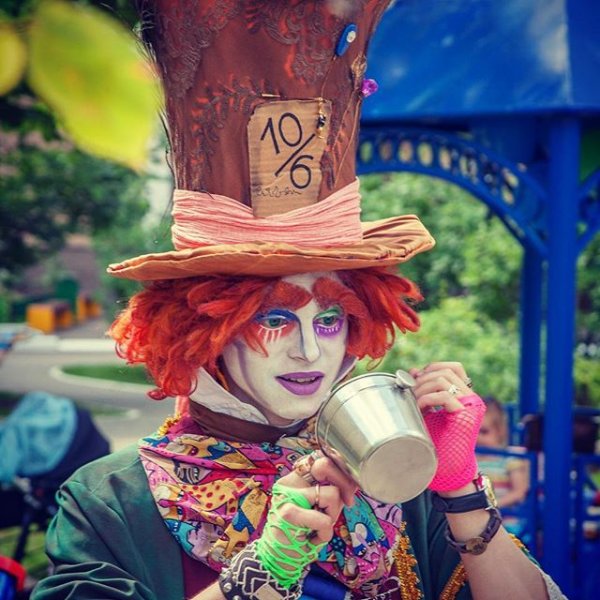 Алиса в стране чудес Болванщик