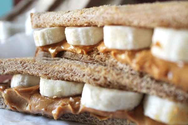 Бутерброды с арахисовой пастой и маршмеллоу