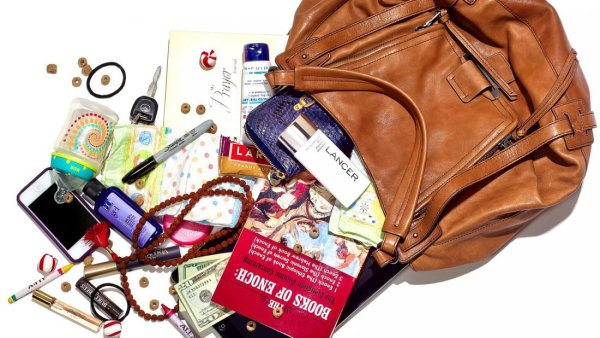 Содержимое женской сумки
