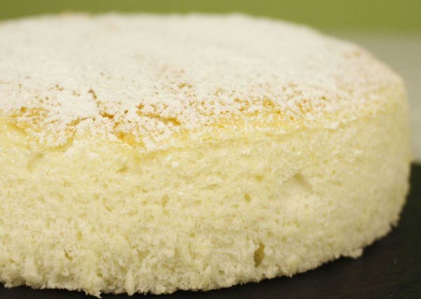 Белый бисквит