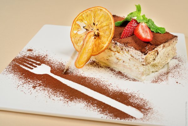 Ресторанная подача чизкейка