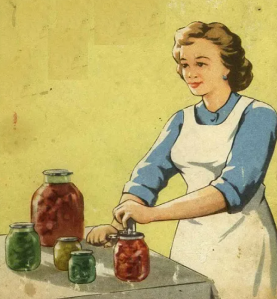 Женщина закручивает банки