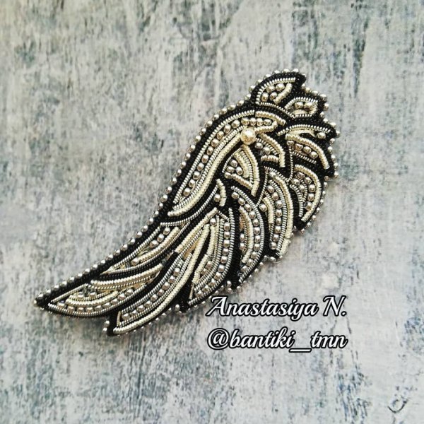 Брошь Крылья из бисера