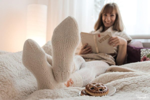 Девушки в шерстяных носках