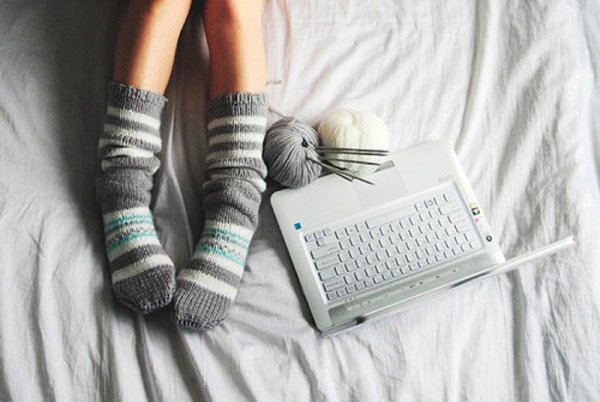 Связанная в носочках