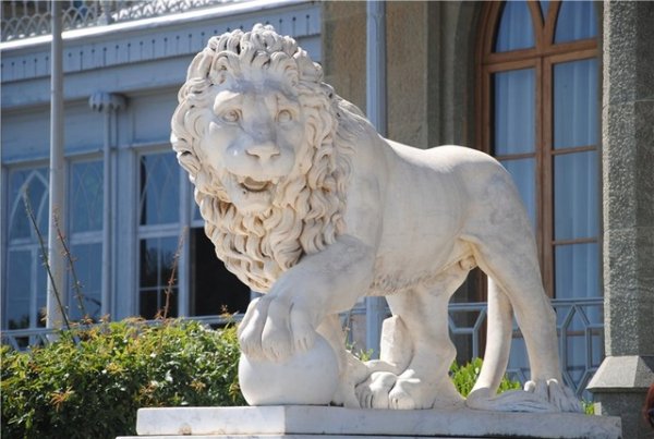 Парк каменных Львов