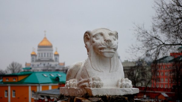 День улыбающихся каменных Львов