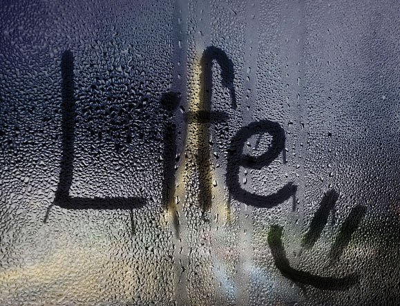 Рисунки на запотевшем стекле