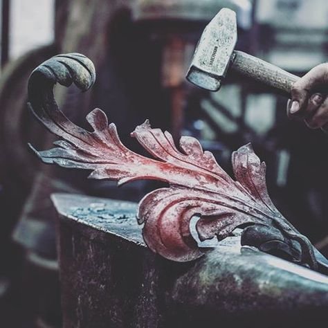 Кузнец ручной ковки