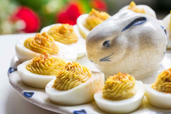 Яйца фаршированные в виде Совы