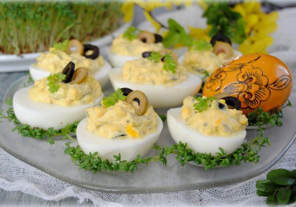 Фаршированные перепелиные яйца