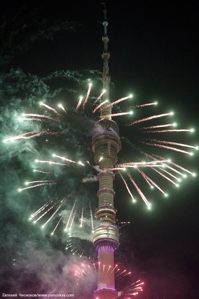 Останкинская телебашня круг света