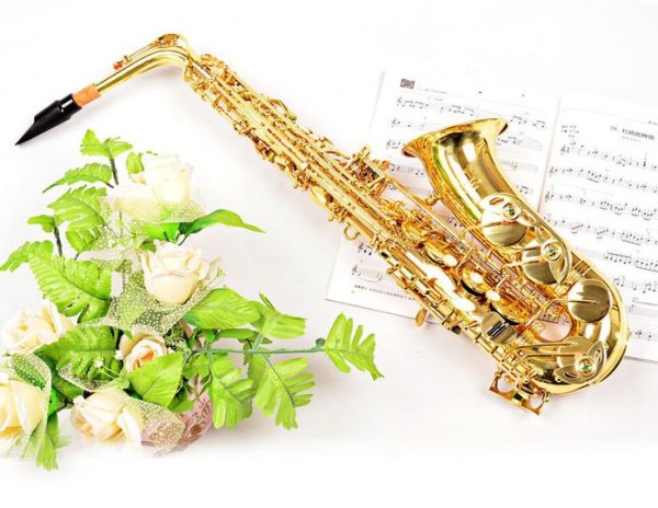 Красивый саксофон