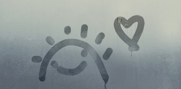 Символы на запотевшем зеркале