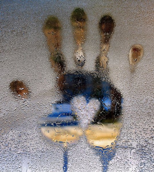 Отпечатки на стекле