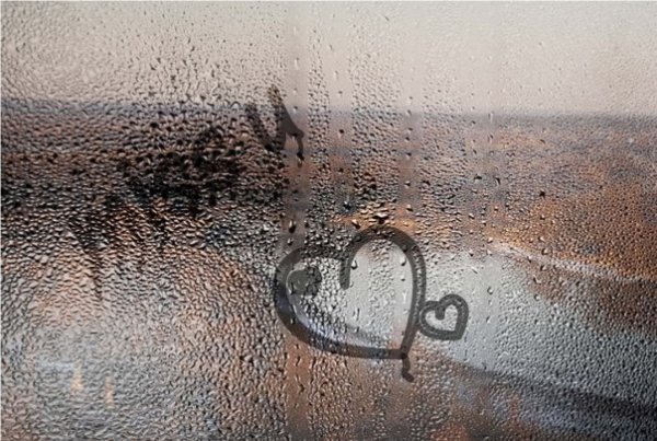 Сердечко на стекле