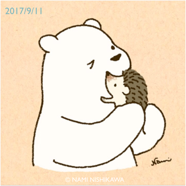 Ожик обнимает медвежонка