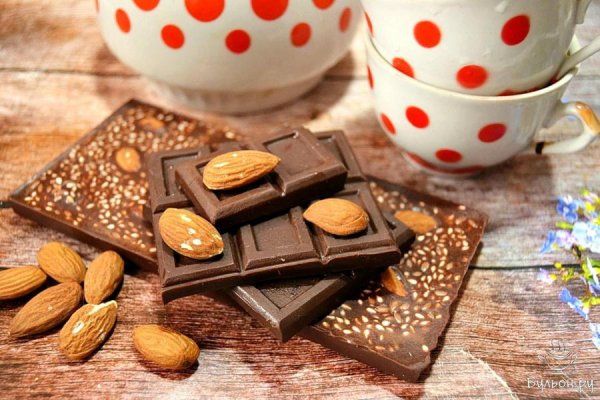 День Горького шоколада с миндалем 7 ноября