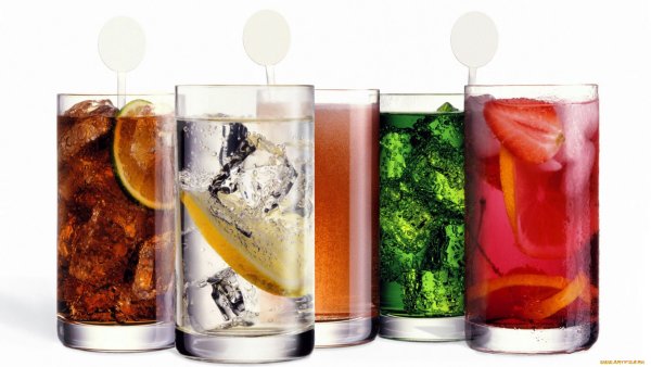 Газированные напитки в стакане