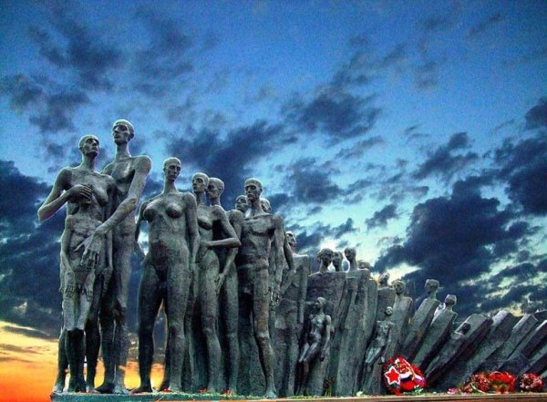 Церетели Поклонная гора памятник