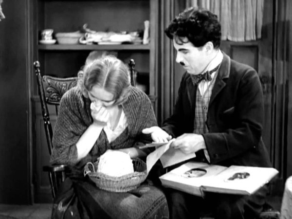 День просмотра черно-белого кино