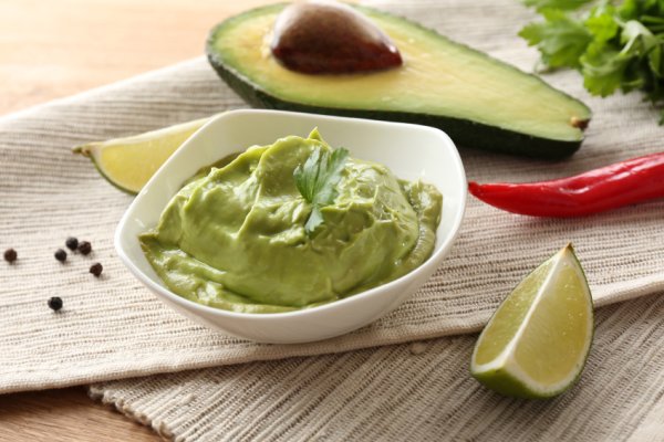 Мусс из авокадо и томатов