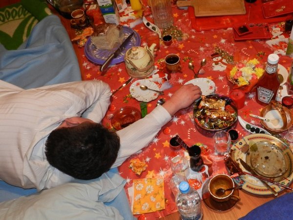 Стол после праздника