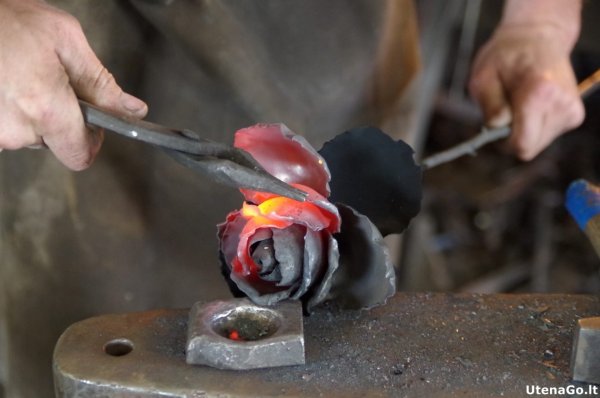 Кузнец ручной ковки