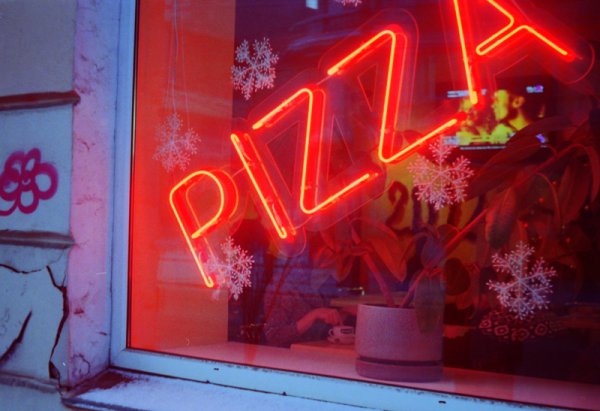 Светящаяся вывеска на окно