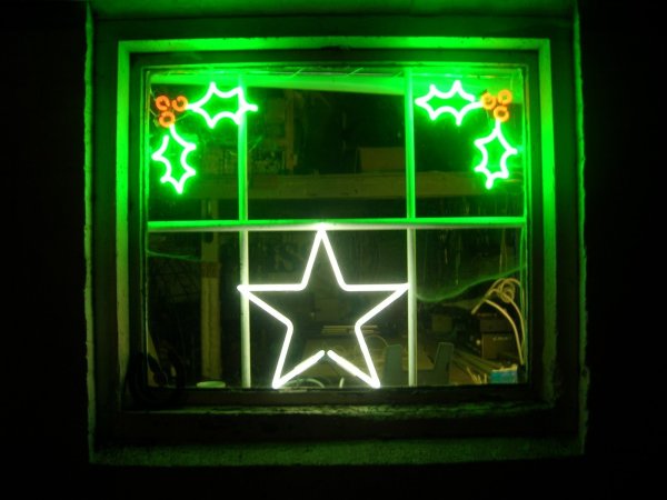 Новогодние светодиодные украшения на окна