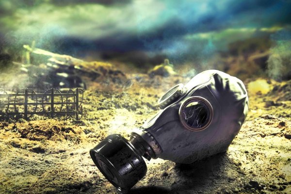 Противогаз на земле