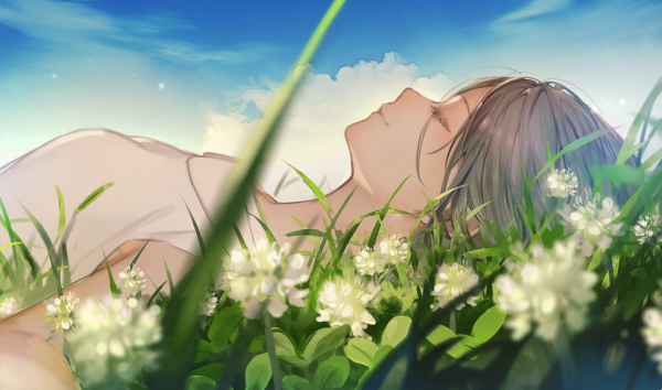 Аниме девушка на траве