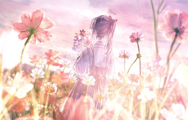 Девушка в цветочном поле аниме