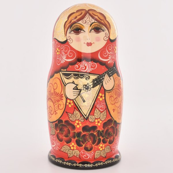 Матрешка с черными волосами