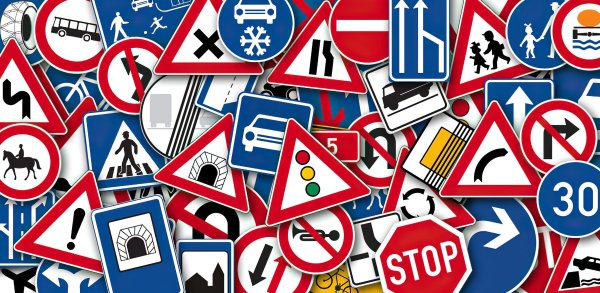 Куча дорожных знаков