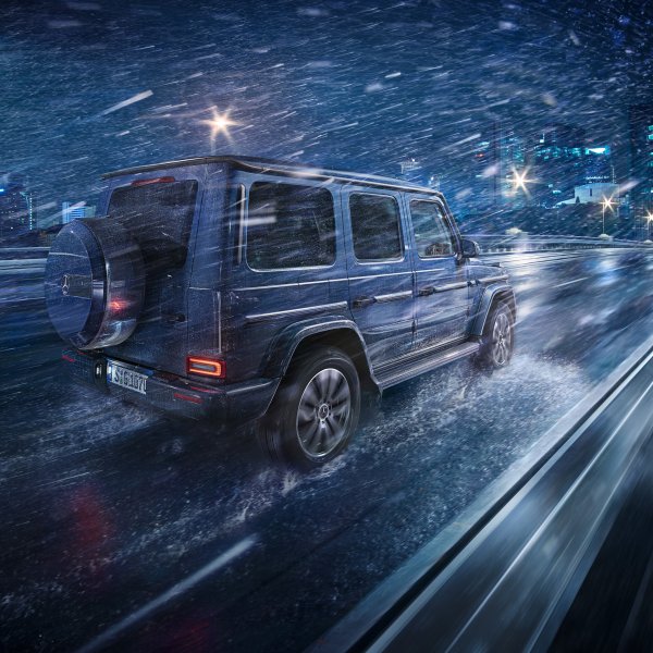 Гелендваген под дождем