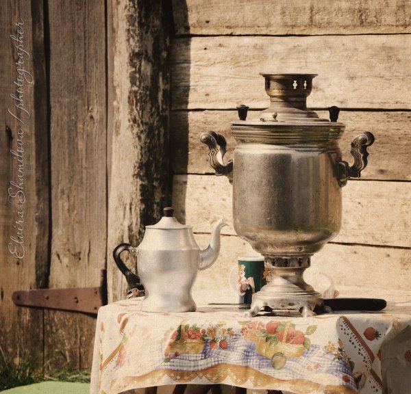 Самовар в избе