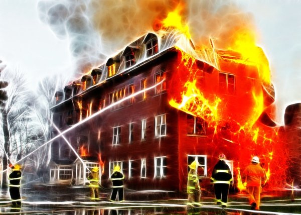 Горящий дом пожарные