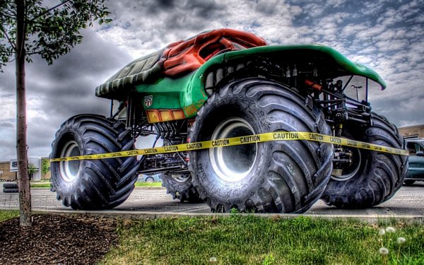 Машины с большими колесами арт
