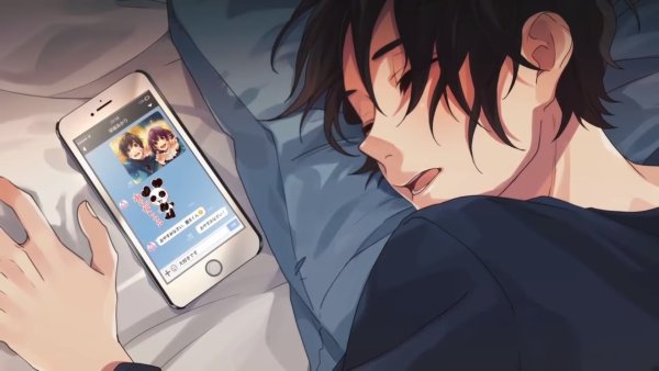 Аниме парень с телефоном в руках