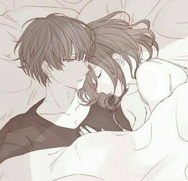 Аниме спят в обнимку