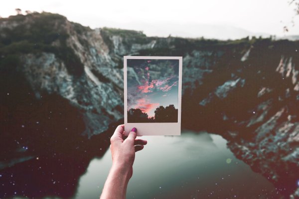 Полароидный снимок на фоне