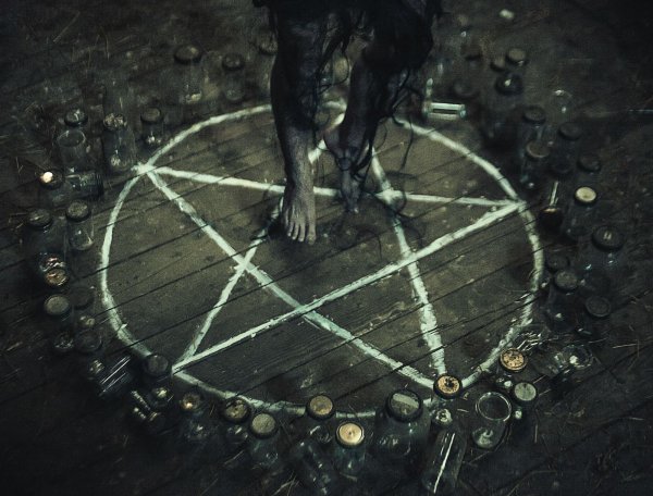 Сатана ведьма ритуал пентаграмма